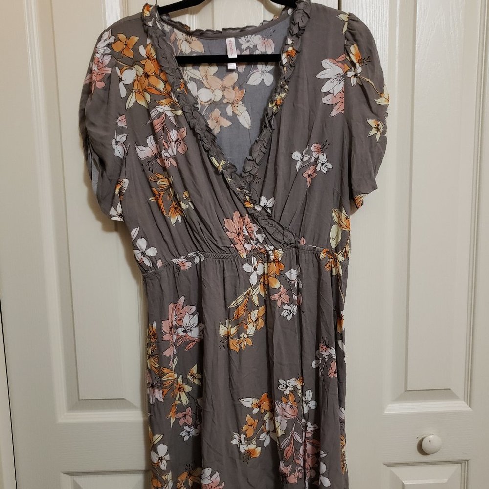 NEVER WORN Xhilaration - V-neck Floral Dress